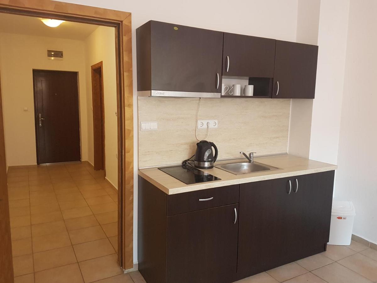 Salt Lake Aparthotel Pomorie Extérieur photo